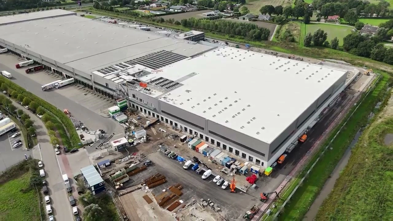 Industrieel gebouw in Etten-Leur tijdens de bouw